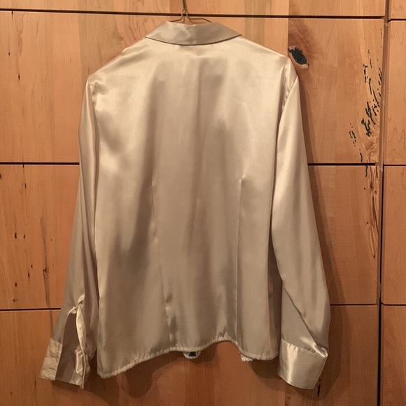 Light green silk blouse - Picture 2 of 4